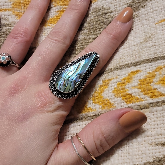 Beautifully detailed sterling abolone shell ring. - Picture 2 of 3
